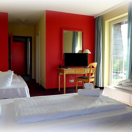 Hotel Lindenberger Hof Ahrensfelde Bagian luar foto