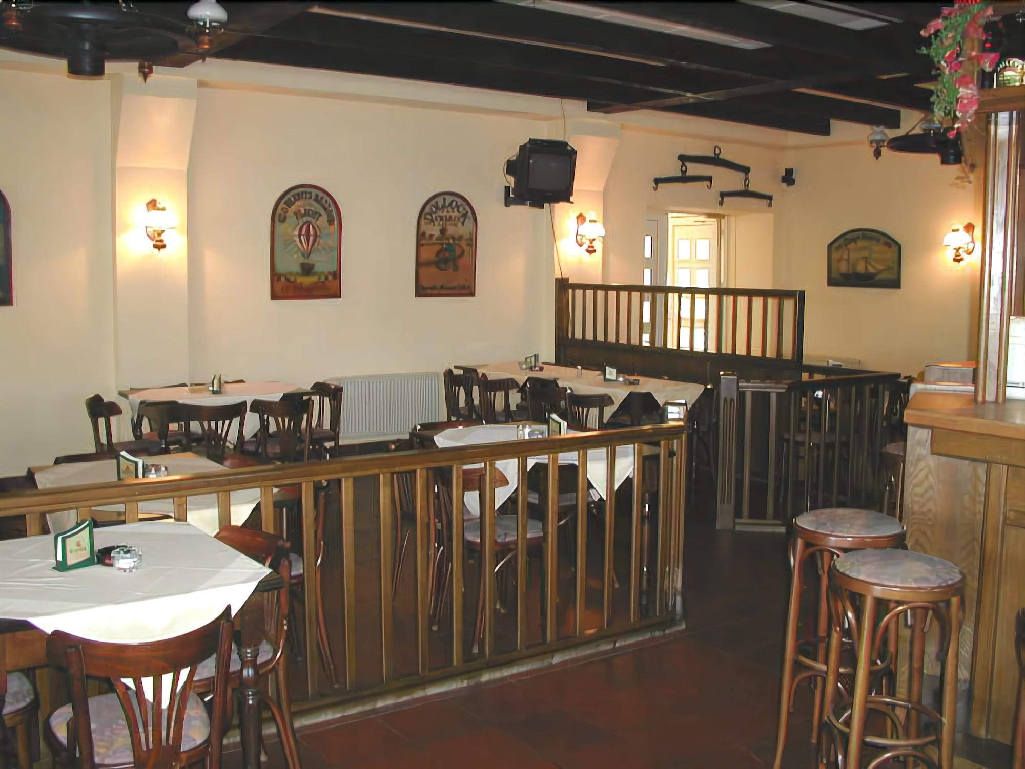 Hotel Lindenberger Hof Ahrensfelde Bagian luar foto