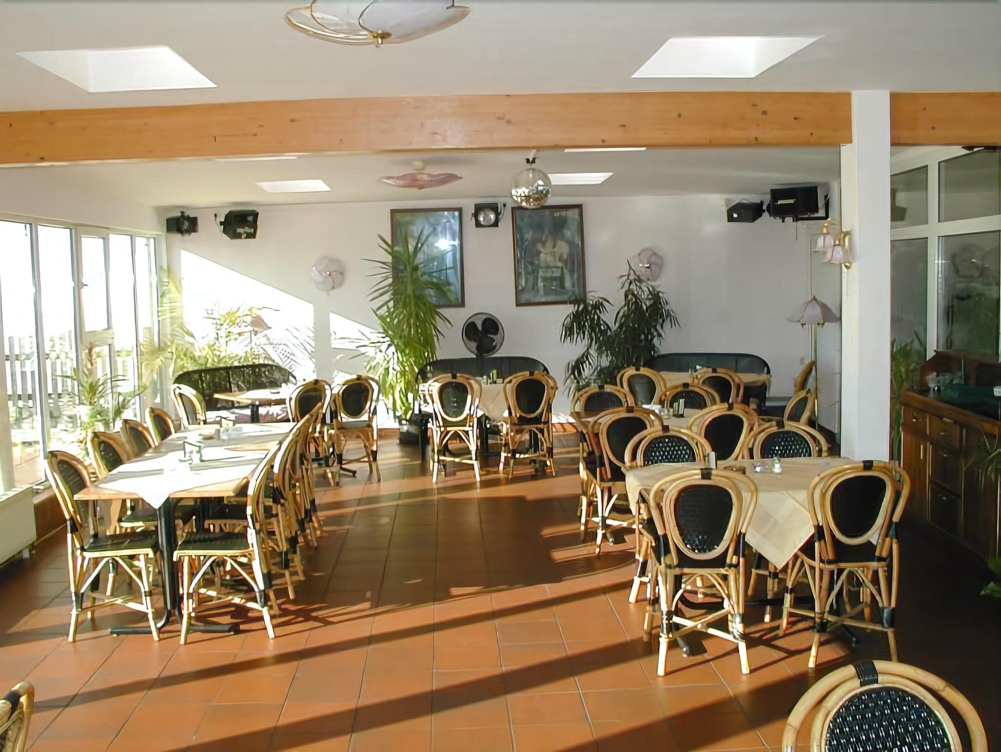 Hotel Lindenberger Hof Ahrensfelde Bagian luar foto