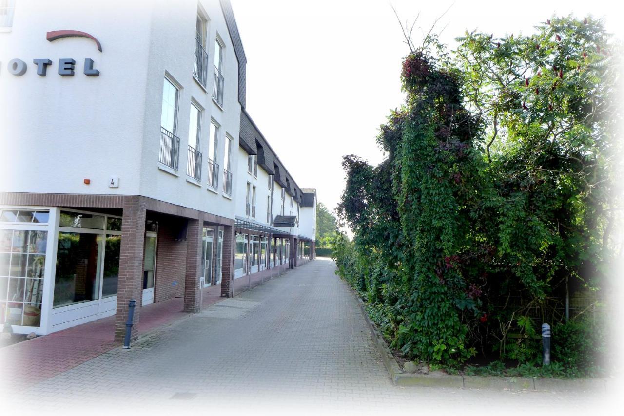 Hotel Lindenberger Hof Ahrensfelde Bagian luar foto