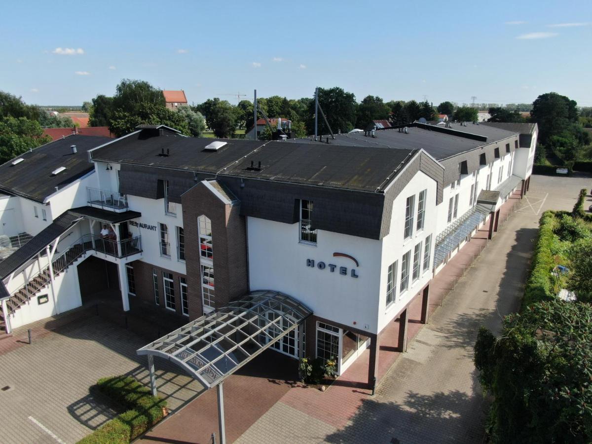 Hotel Lindenberger Hof Ahrensfelde Bagian luar foto