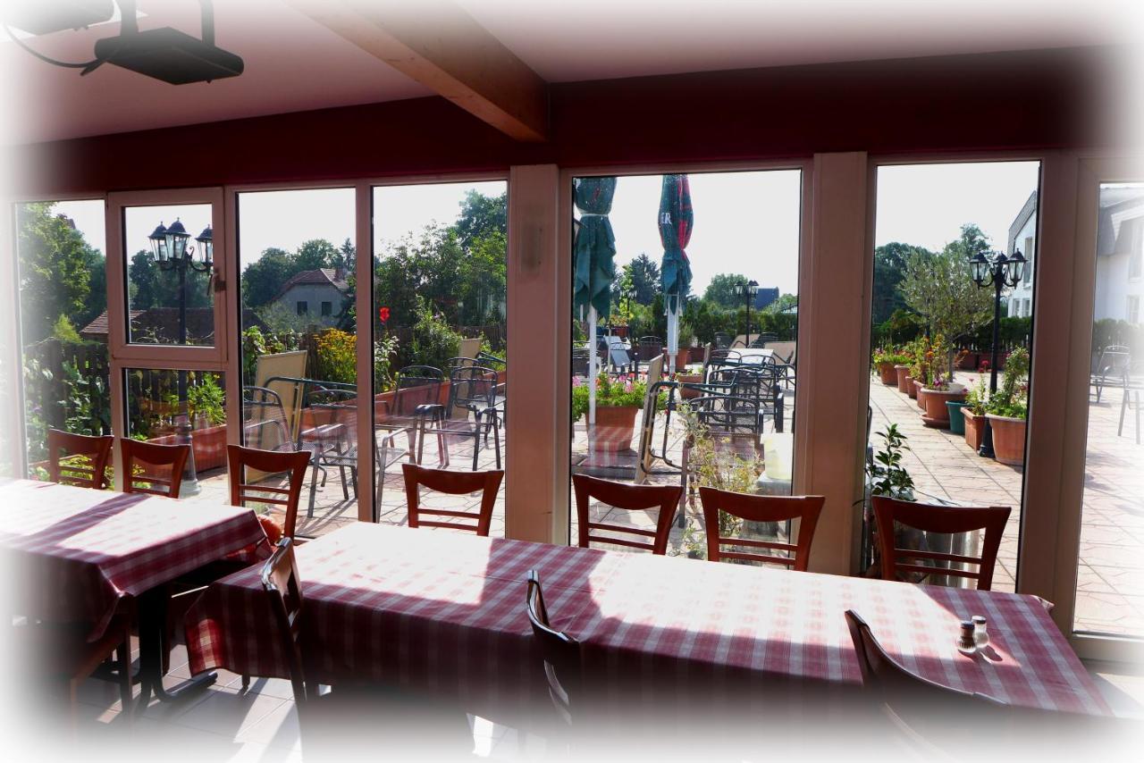 Hotel Lindenberger Hof Ahrensfelde Bagian luar foto