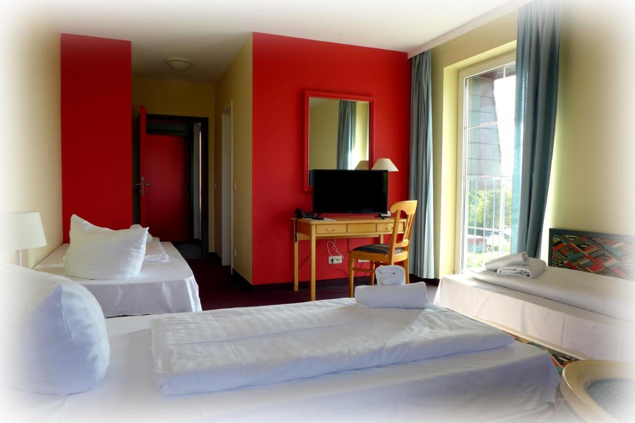 Hotel Lindenberger Hof Ahrensfelde Bagian luar foto